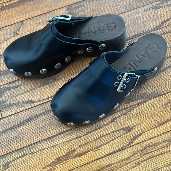 *TRENDING* Ganni Clogs - Picture 4 of 8